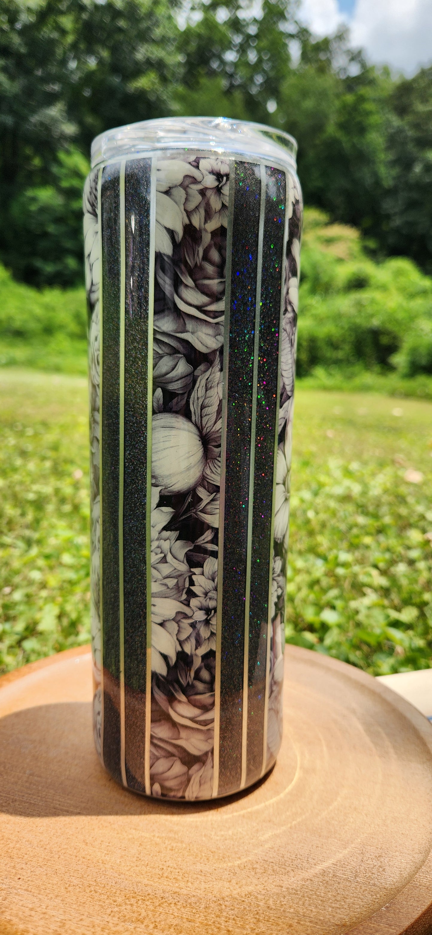 Simple B&W Flower 30 oz.